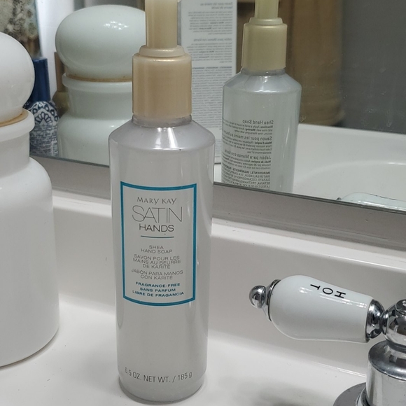 Mary Kay Satin Hands Shea Hand Soap 8.5oz - Picture 2 of 3